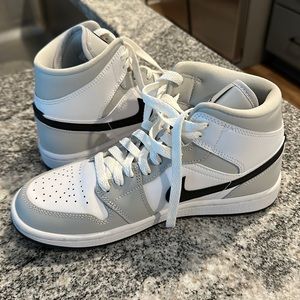 Nike Air Jordan smoke grey women’s size 7 mid